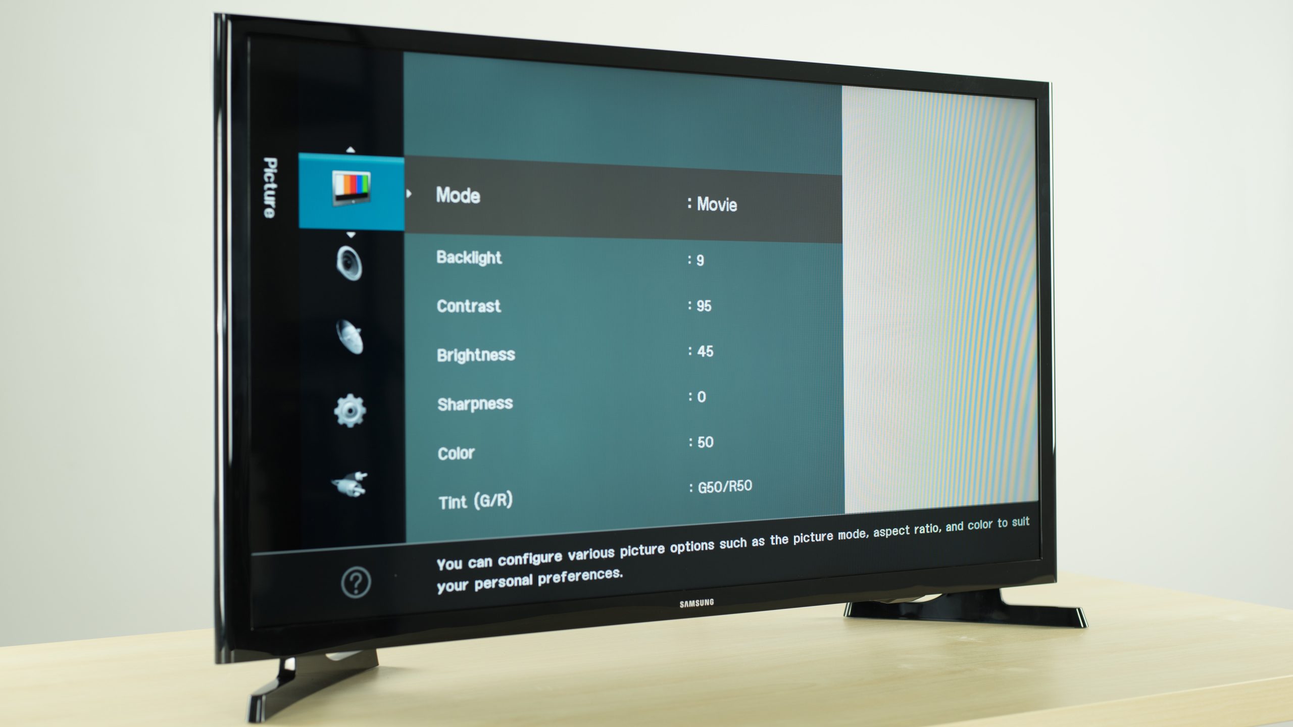 SAMSUNG 32″ SMART HD LED TV : UA32T5300